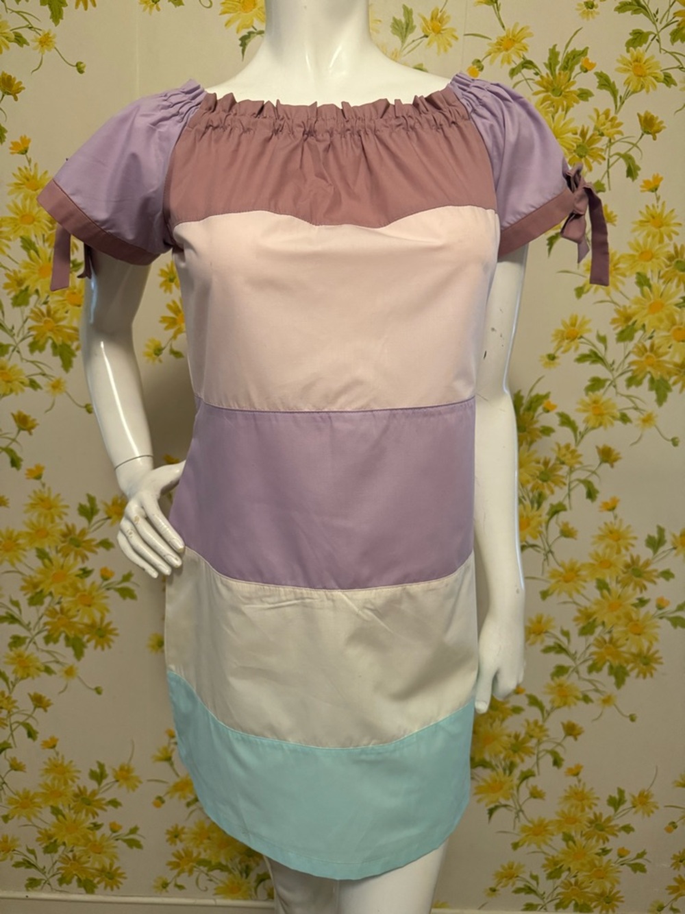 Off shoulders color block mini dress size M